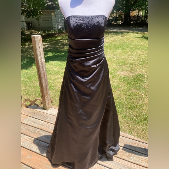 DB formal gown - Picture 1 of 4